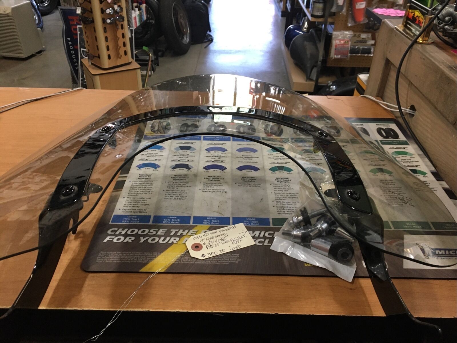 Harley Davidson oem Detachable Windshield 18” Light Smoke #57141-05