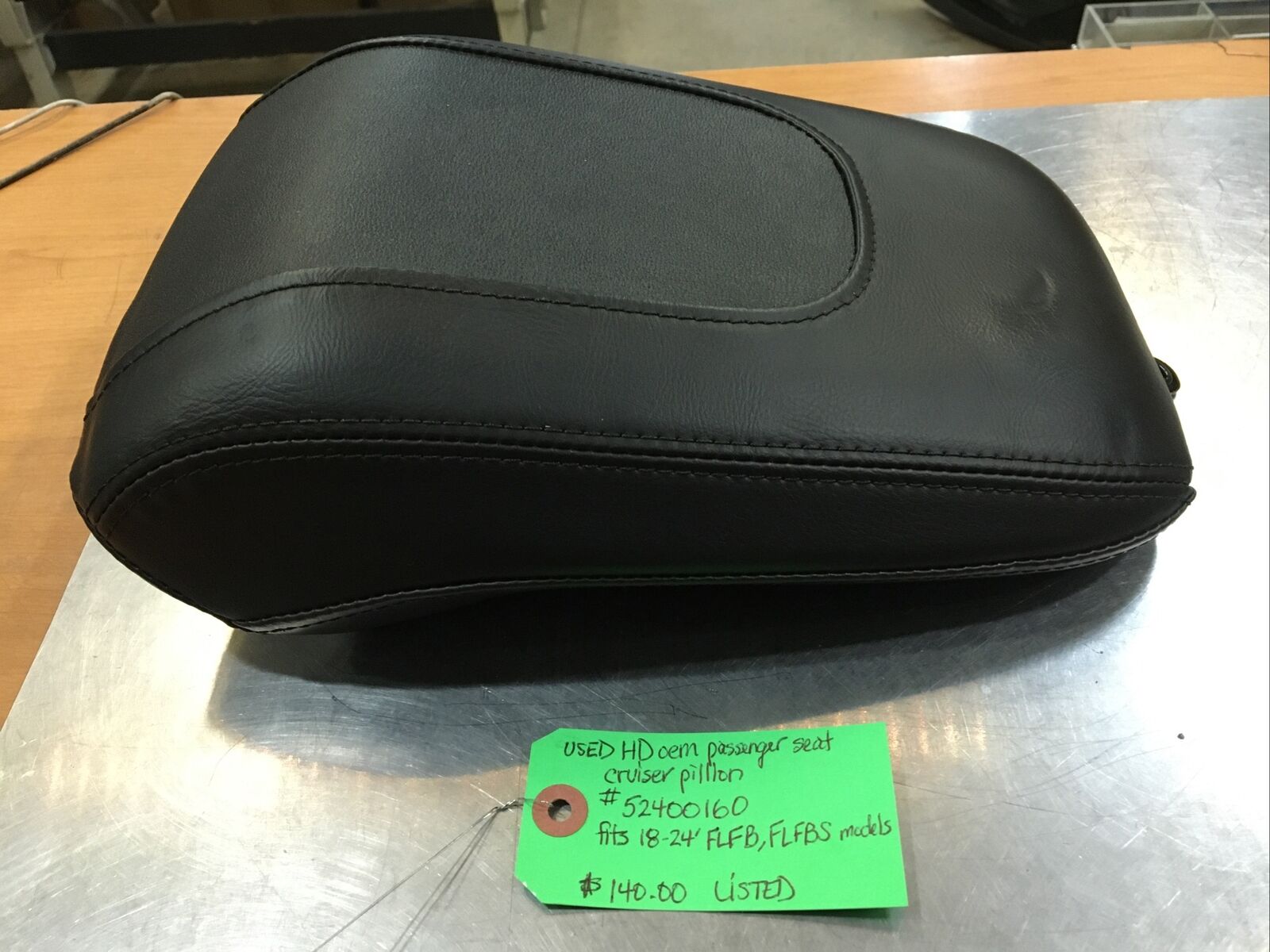 Harley Davidson oem Passenger Seat Cruiser Pillion #52400160