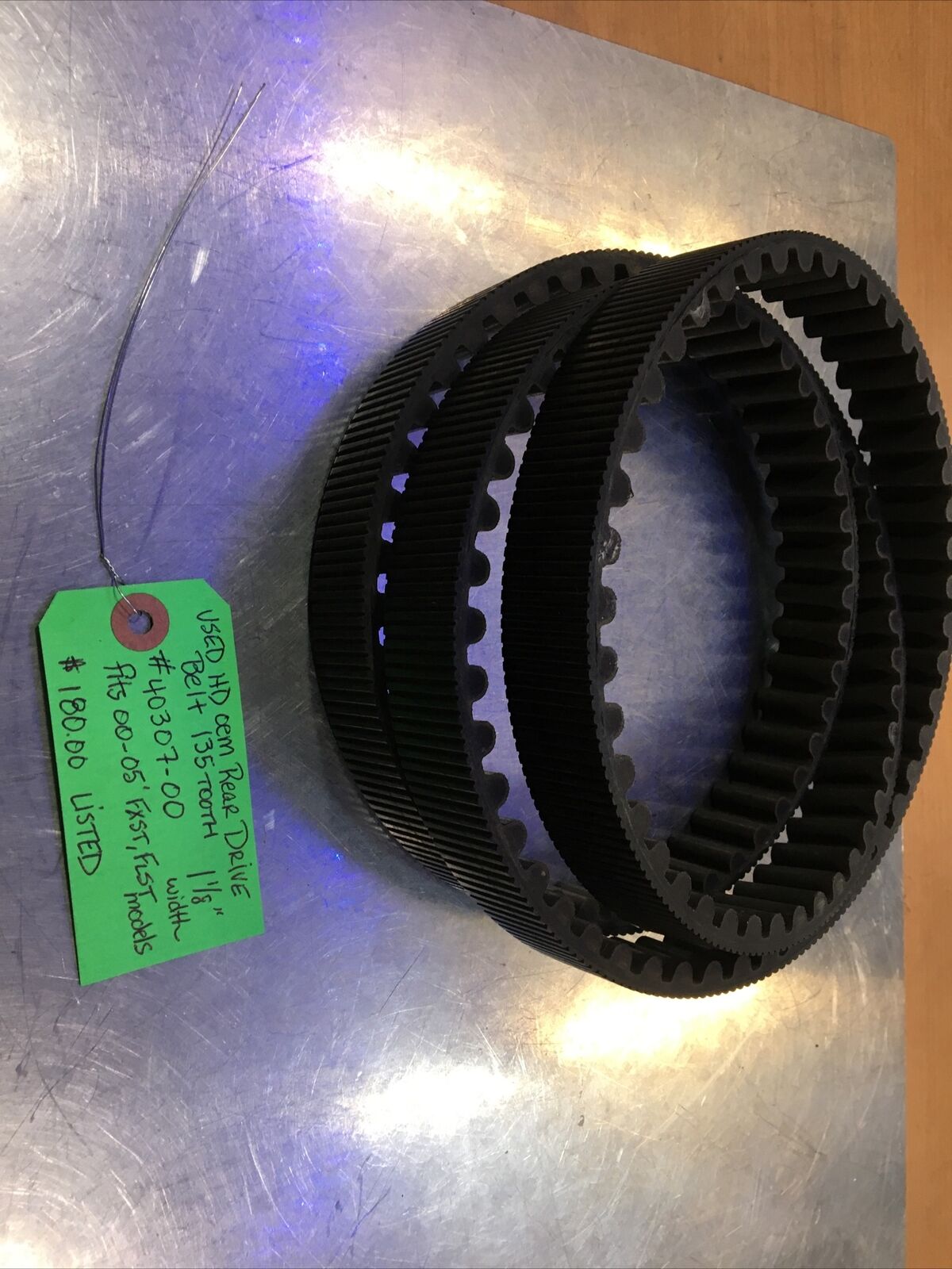 Harley Davidson oem Rear Drive Belt 135 Tooth #40307-00