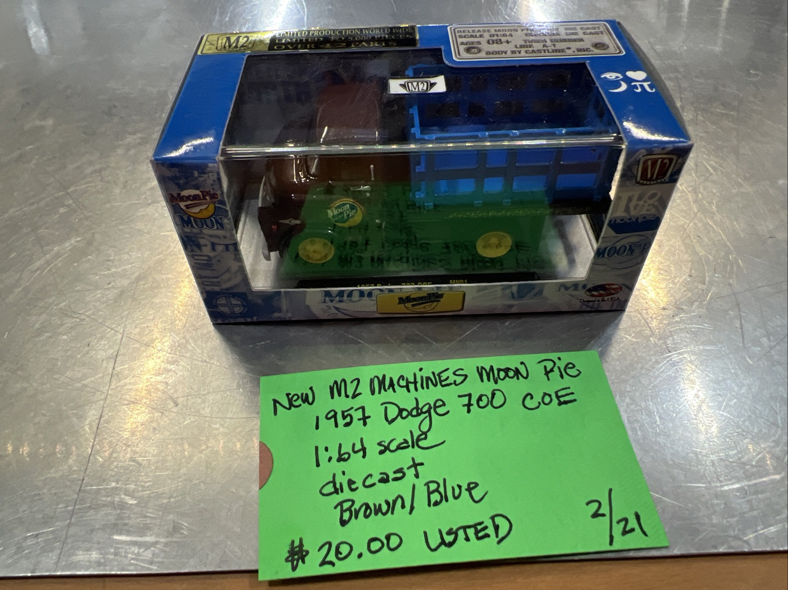 M2 Machines Moon Pie 1957 Dodge 700 COE