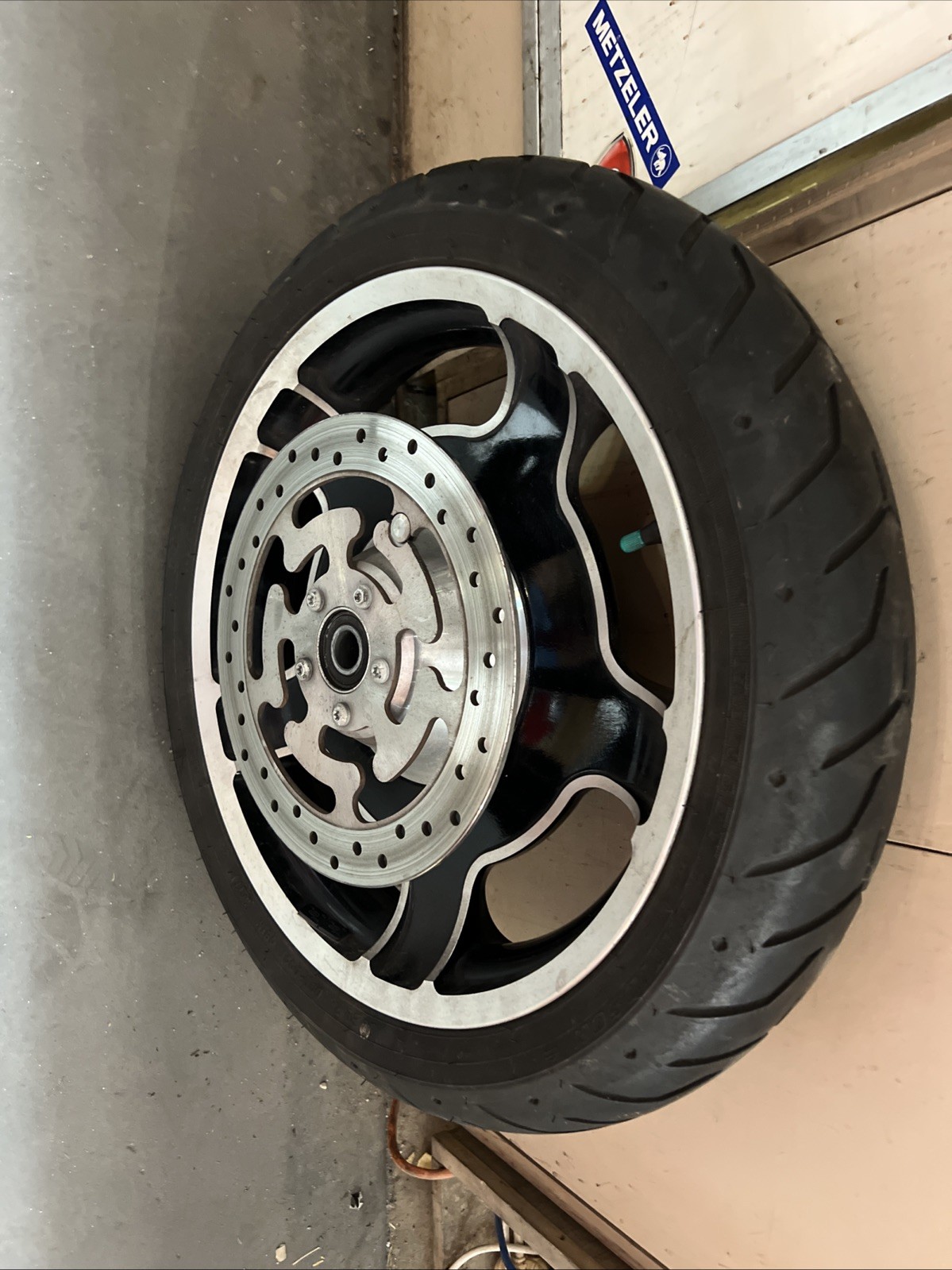 Harley Davidson oem Front Wheel & Rotor #41132-08