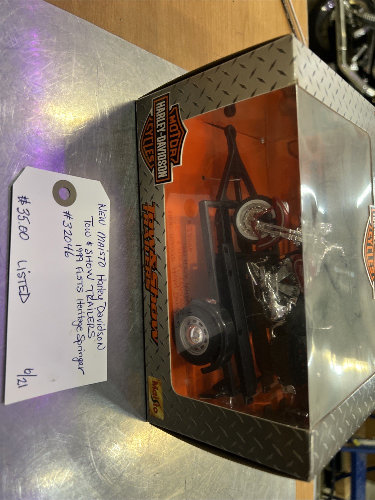 Maisto Harley Davidson Tow & Show Trailers 1999 FLSTS #32046