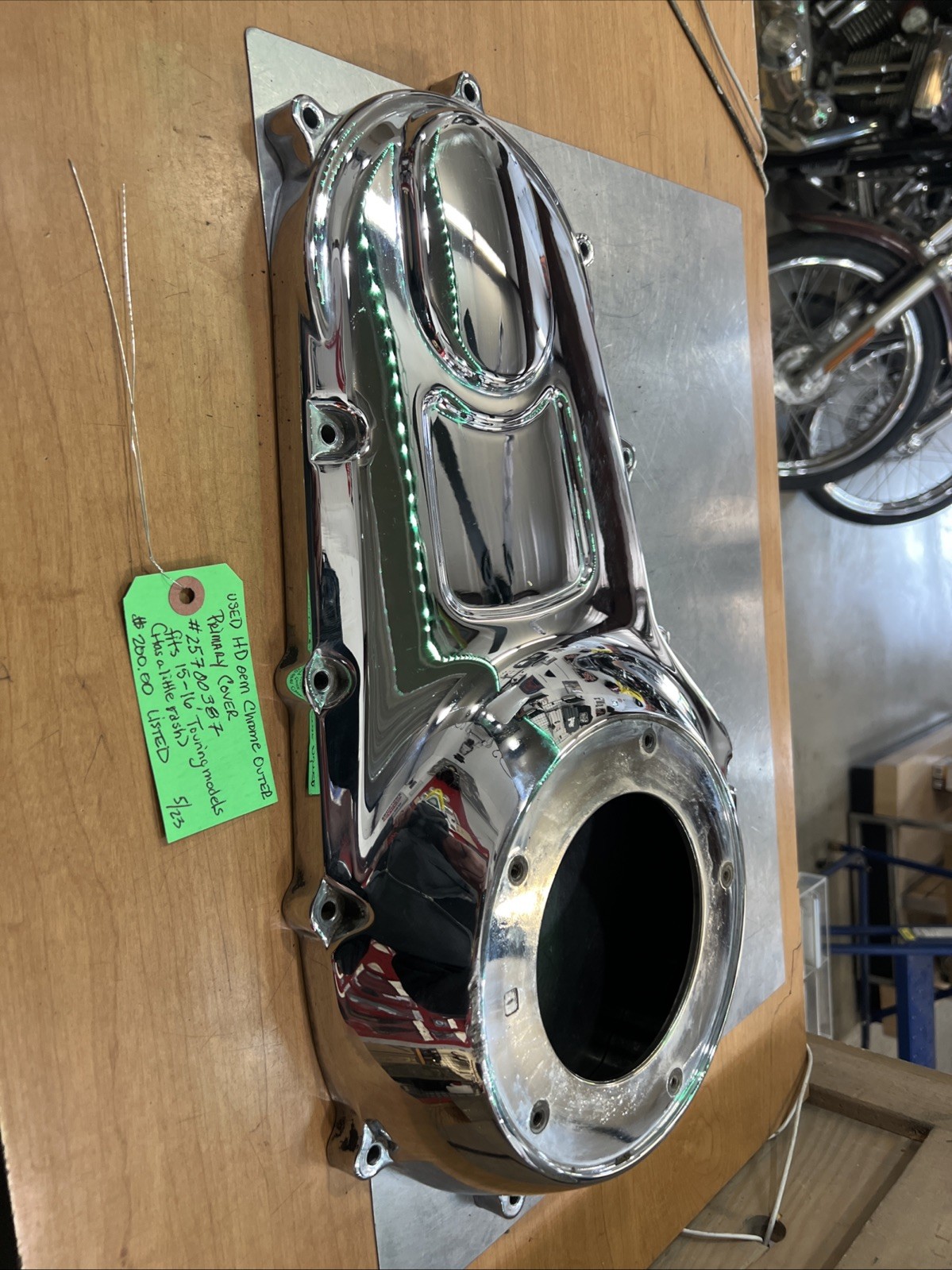 Harley Davidson oem Chrome Outer Primary Cover #25700387