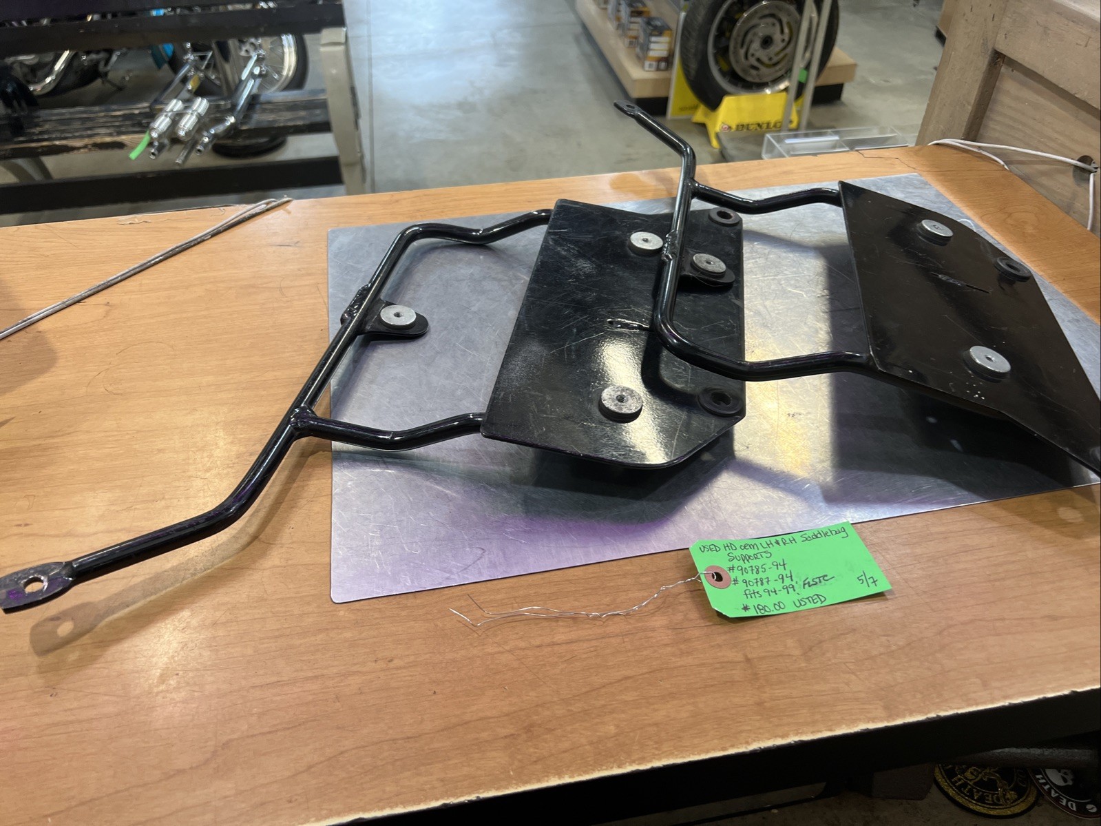 Harley Davidson oem LH & RH Saddlebag Supports #90785-94/90787-94