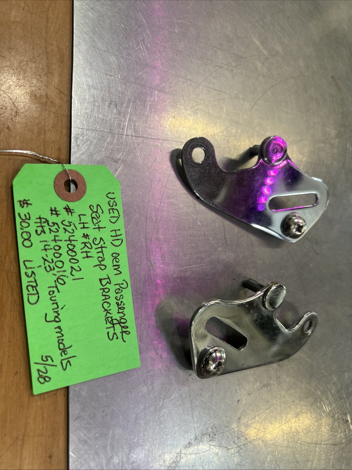 Harley Davidson oem Passenger Seat Strap Brackets LH & RH #52400021/52400016