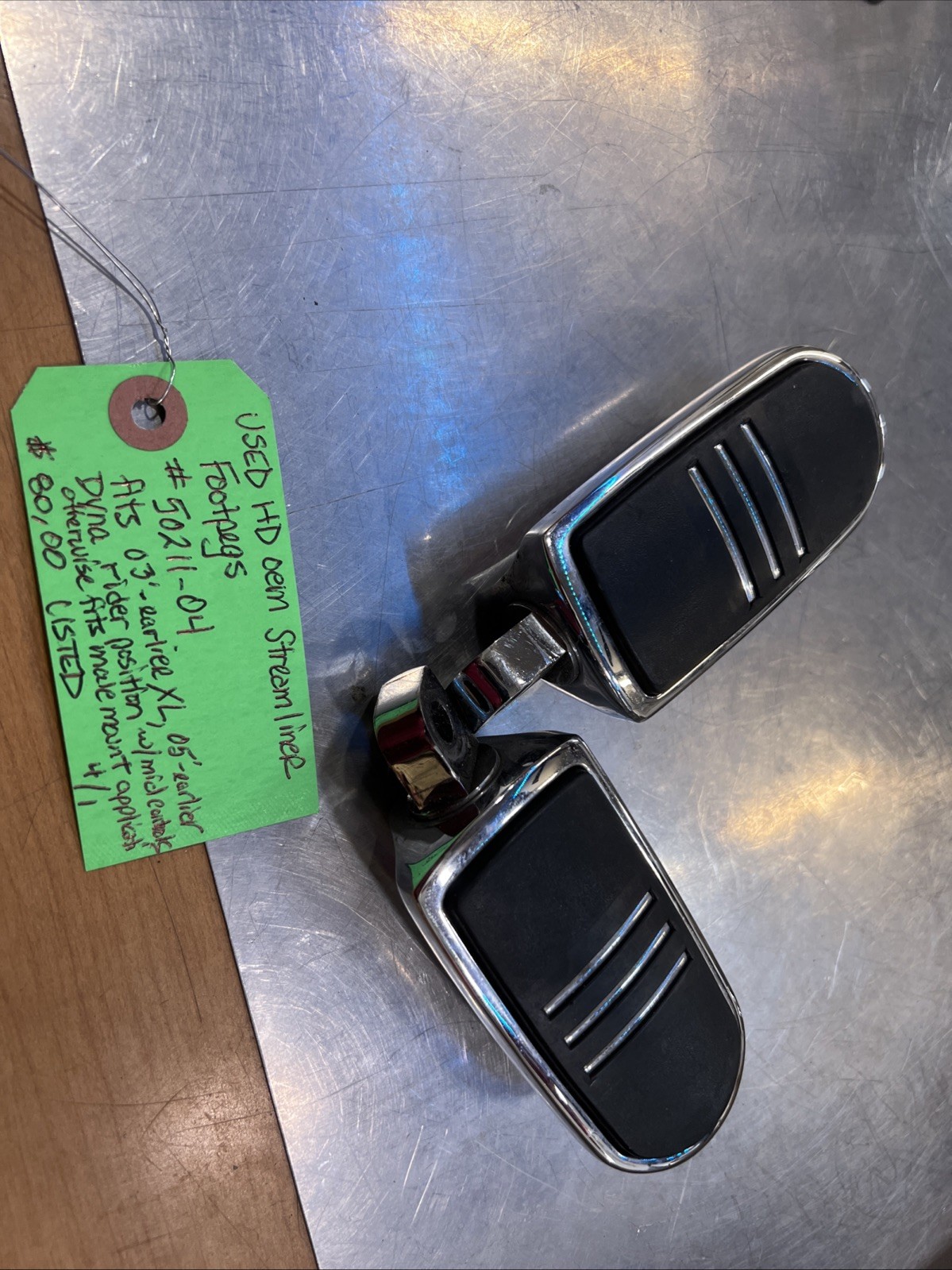 Harley Davidson oem Streamliner Footpegs #50211-04