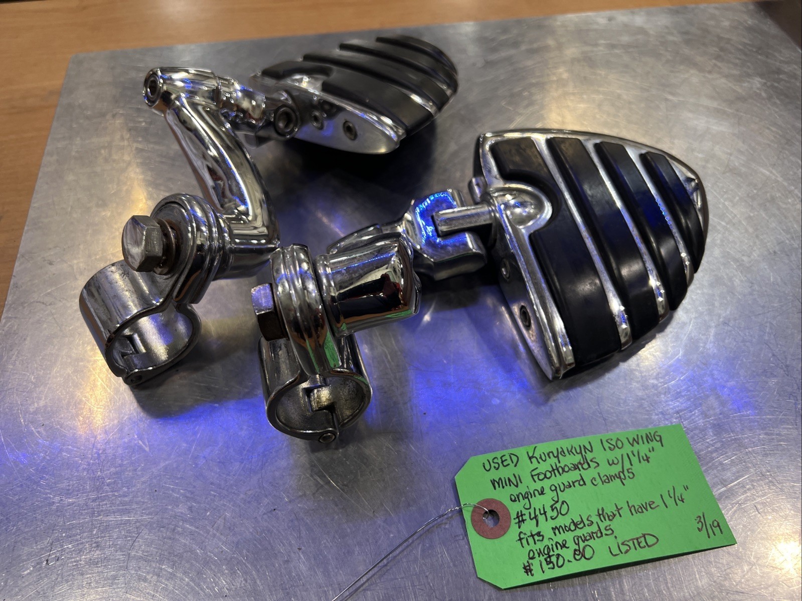 Kuryakyn ISO Wing Mini Footboards W/ 1-1/4” Engine Guards #4450