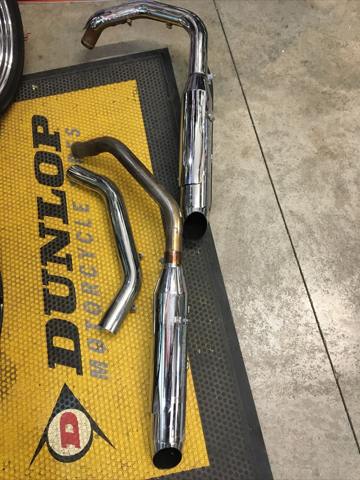 Harley Davidson OEM Exhaust system with heat shields #65600094