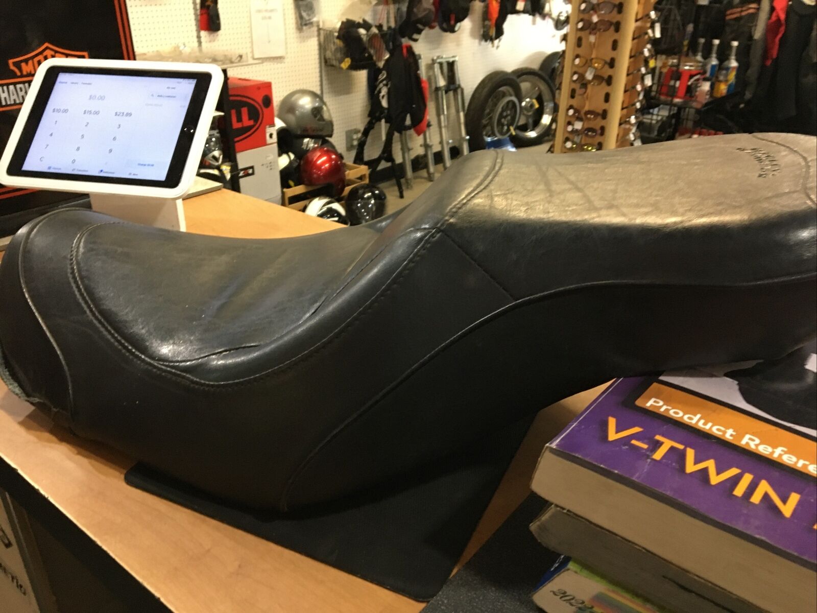 Harley Davidson OEM FXDXT Seat #52409-01