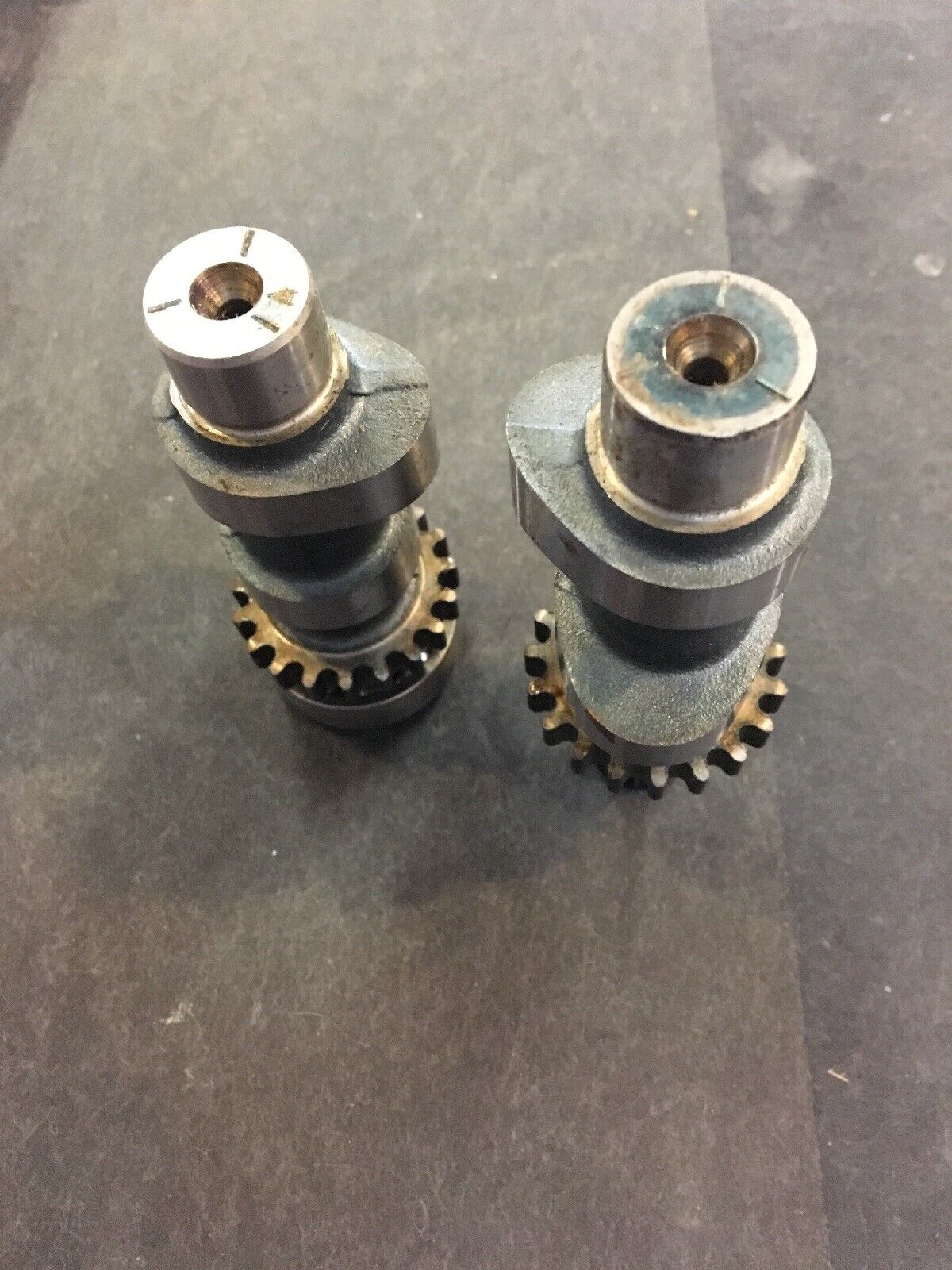 Harley Davidson Oem Camshafts Front And Rear #25534-99/25544-00