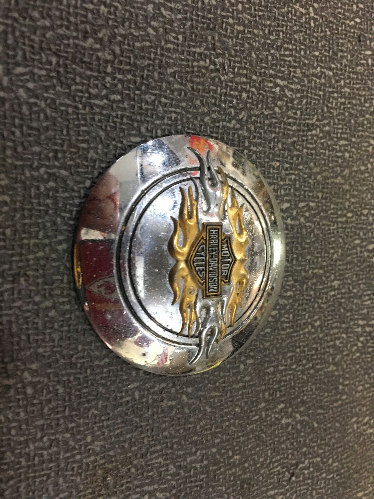 Harley Davidson flames bar and shield fuel cap medallion #99686-98