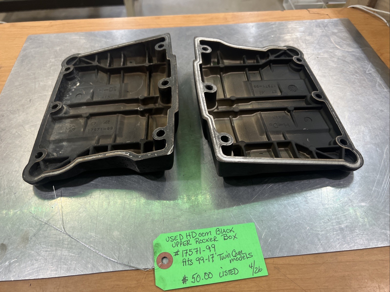 Harley Davidson oem Black Upper Rocker Box #17571-99