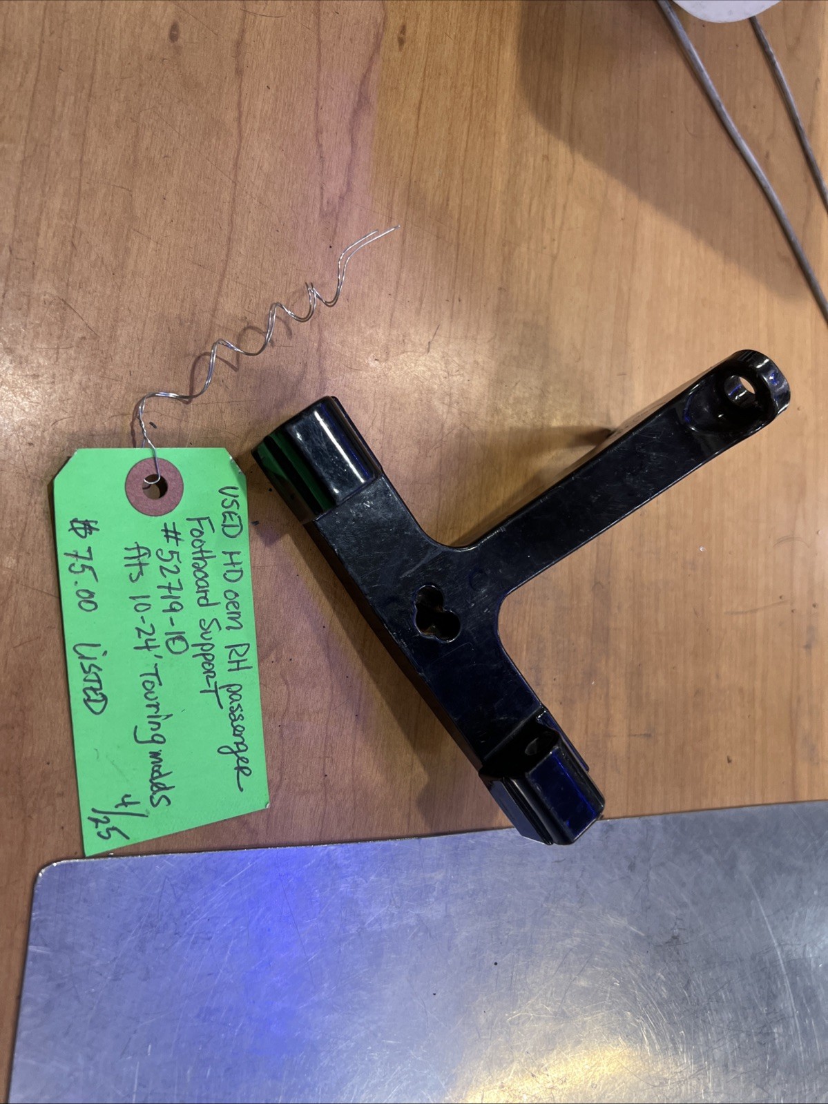 Harley Davidson oem RH Passenger Footboard Support #52719-10