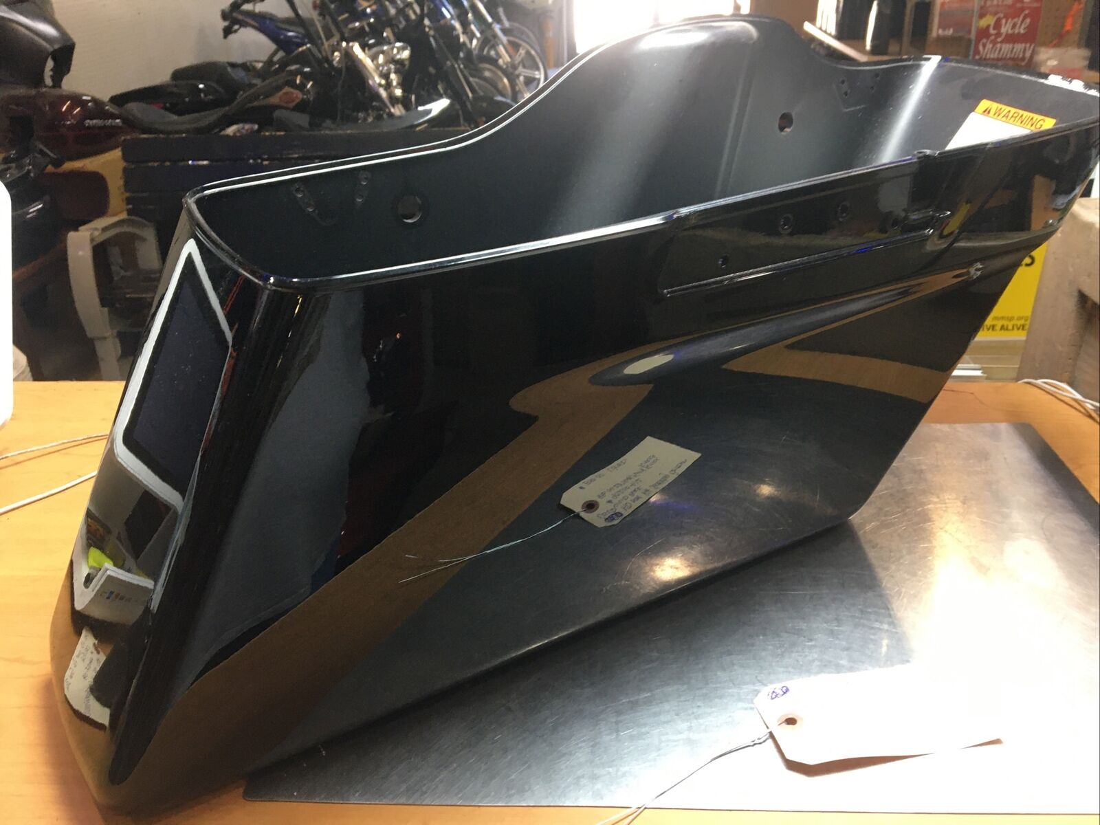 Harley Davidson oem RH Saddlebag Bottom Vivid Black #90200412