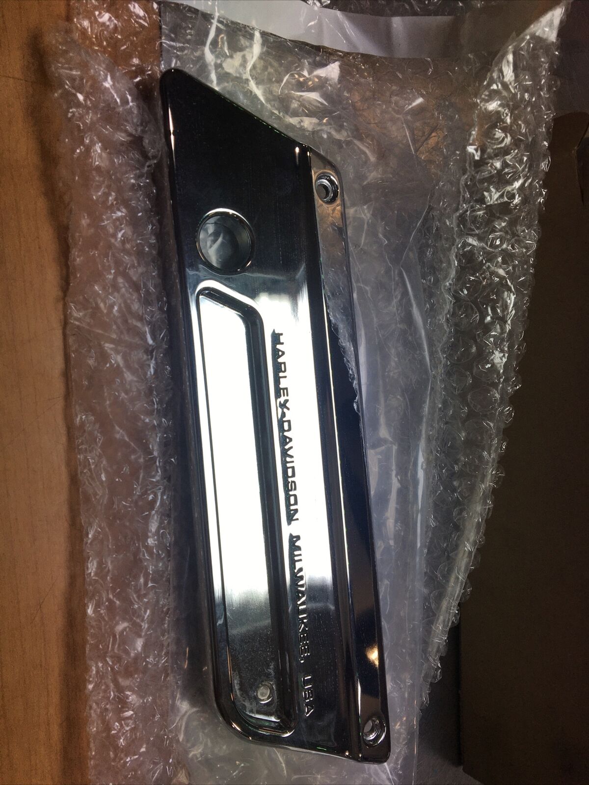 Harley Davidson oem RH Saddlebag Faceplate #90601-93A