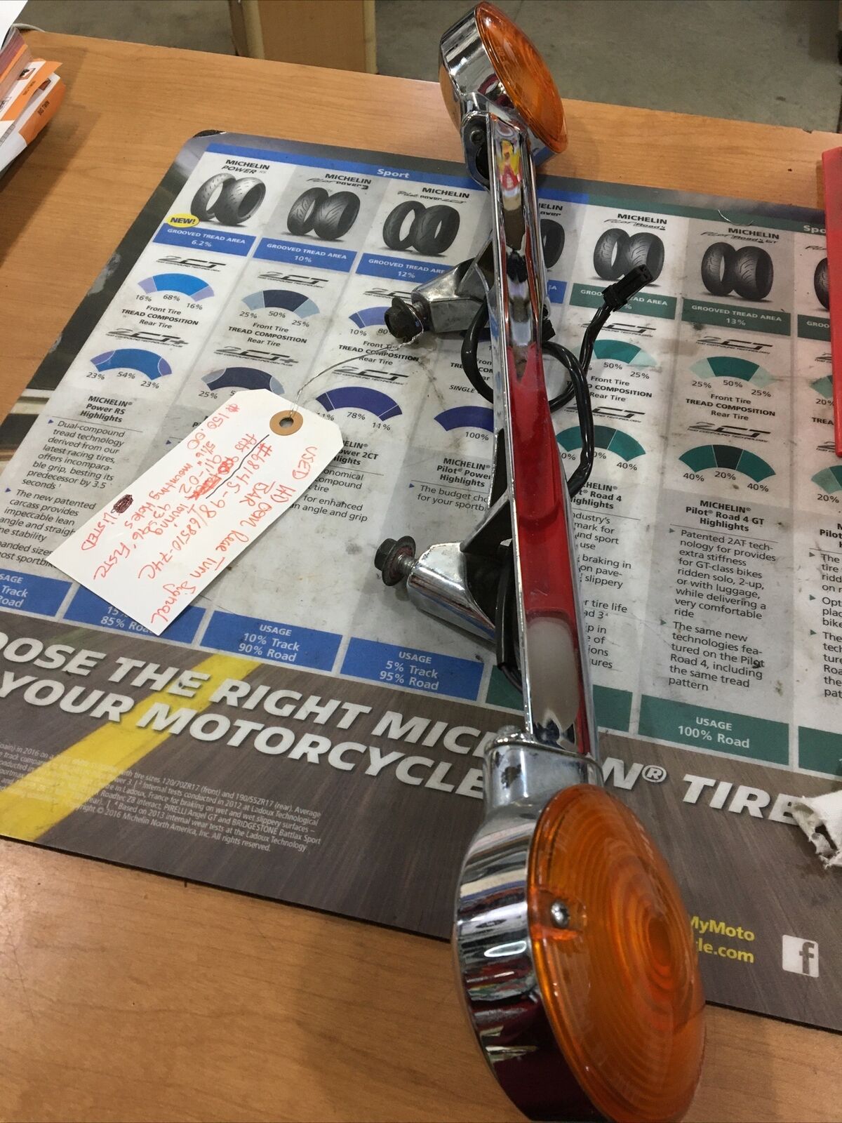 Harley Davidson oem Rear Turn Signal Bar #68415-98