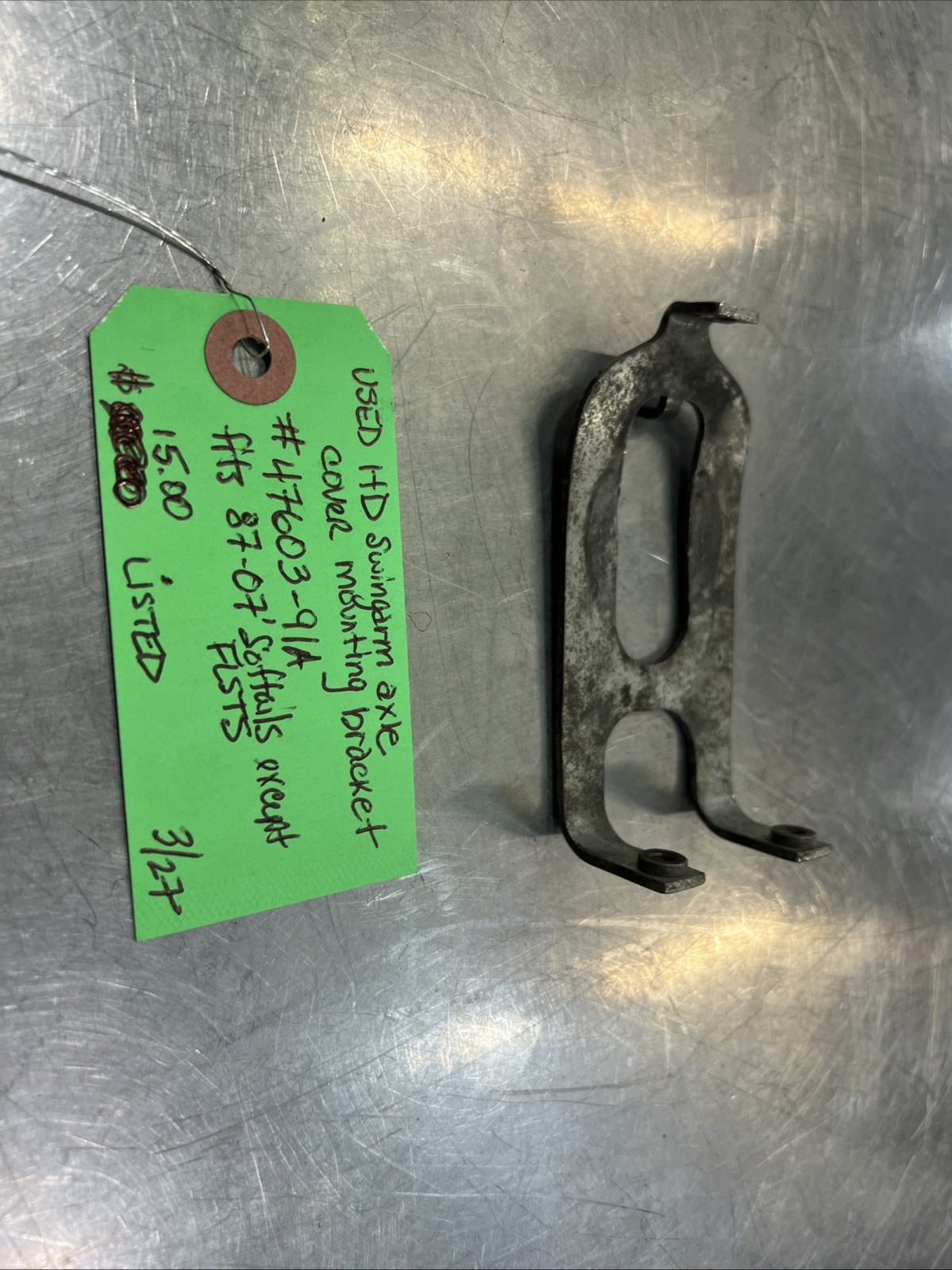 Harley Davidson Swingarm Axle Cover Mounting Bracket #47603-91A