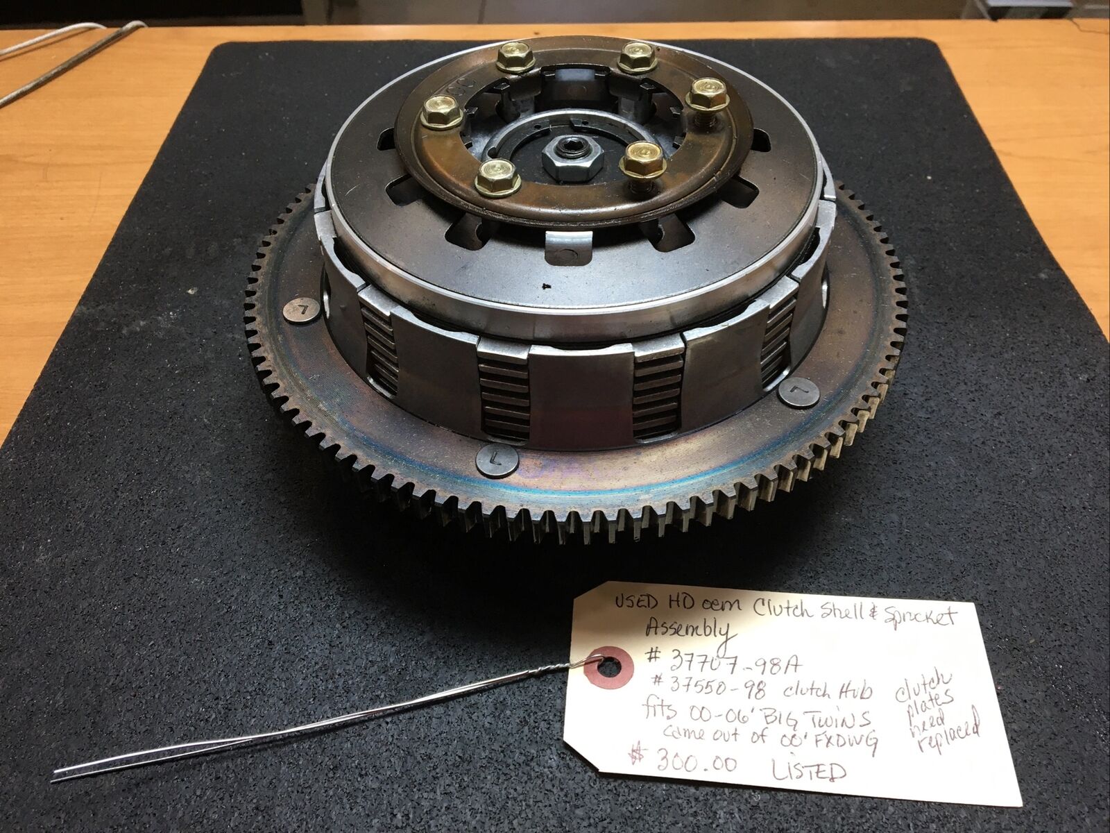 Harley Davidson oem Clutch Shell & Sprocket Assembly #37707-98A