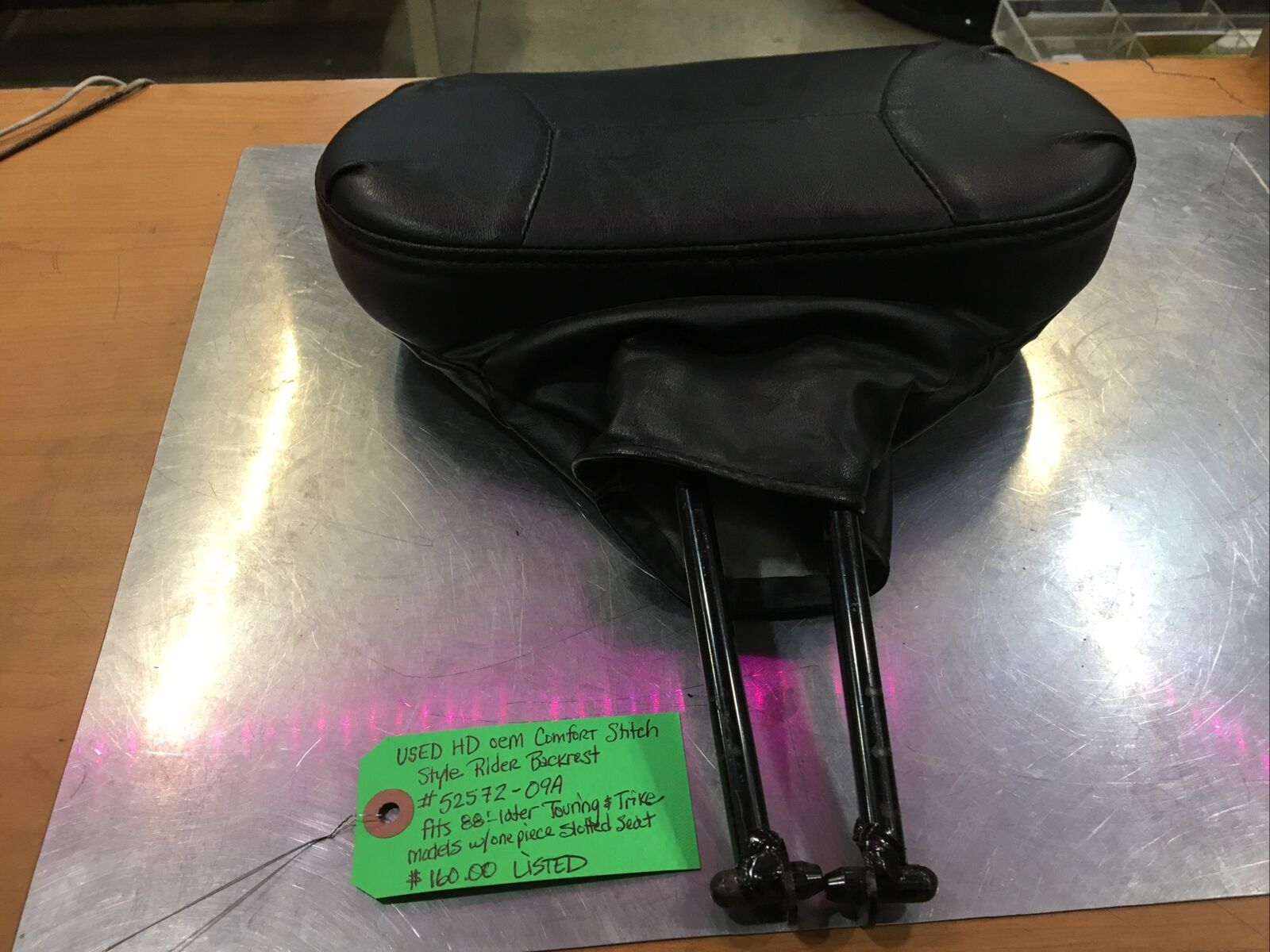 Harley Davidson oem Comfort Stitch Style Rider Backrest #52572-09A