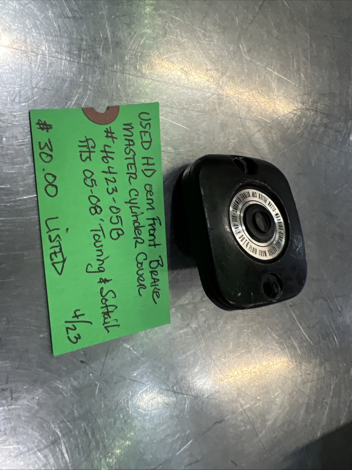 Harley Davidson oem Front Brake Master Cylinder Cover #46423-05B