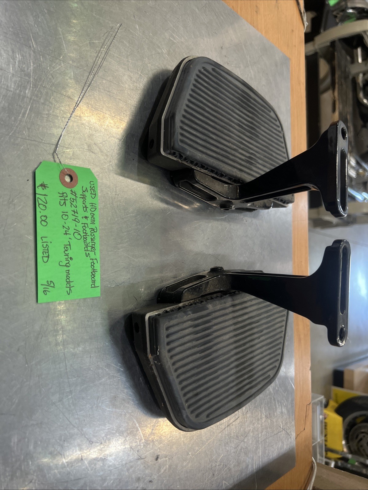 Harley Davidson oem Passenger Footboard Supports & Footboards #52719-10