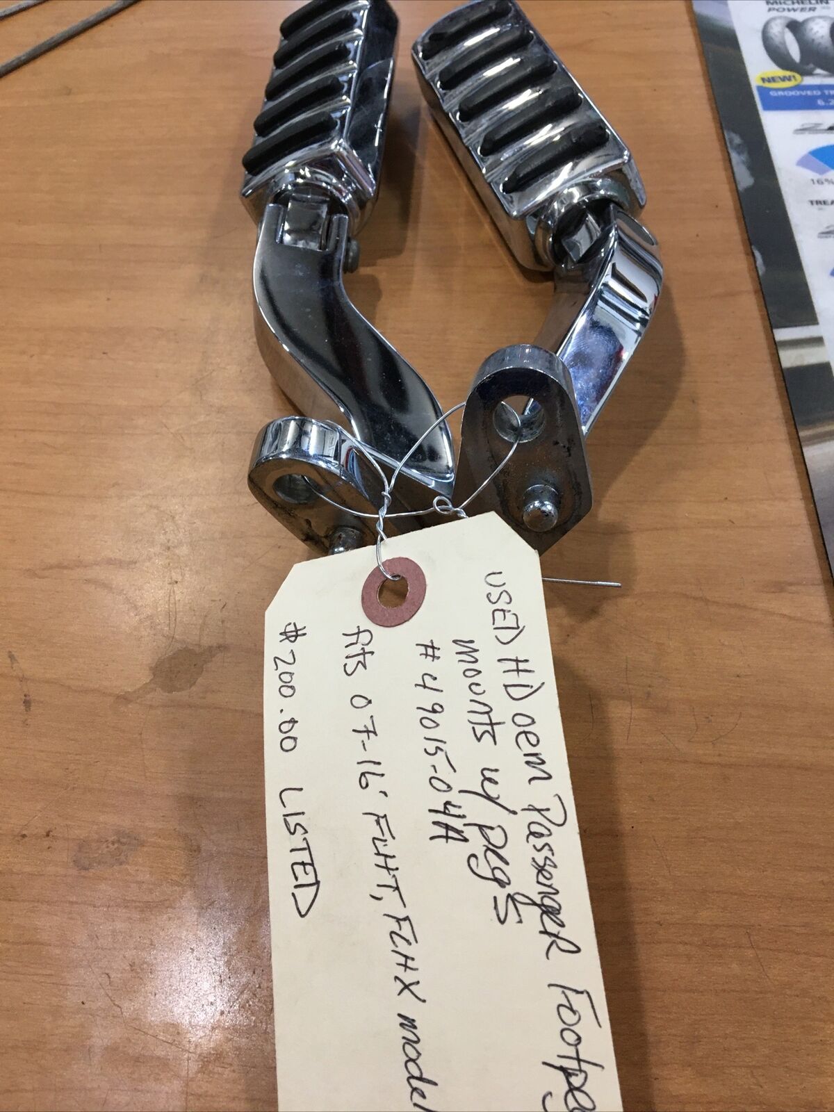 Harley Davidson oem Passenger Footpeg Mounts With Pegs #49015-04A