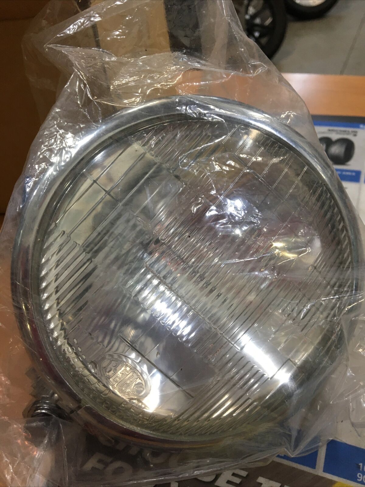 Wyatt Gatling 5-3/4” Round Headlamp Assembly Chrome #33-0001