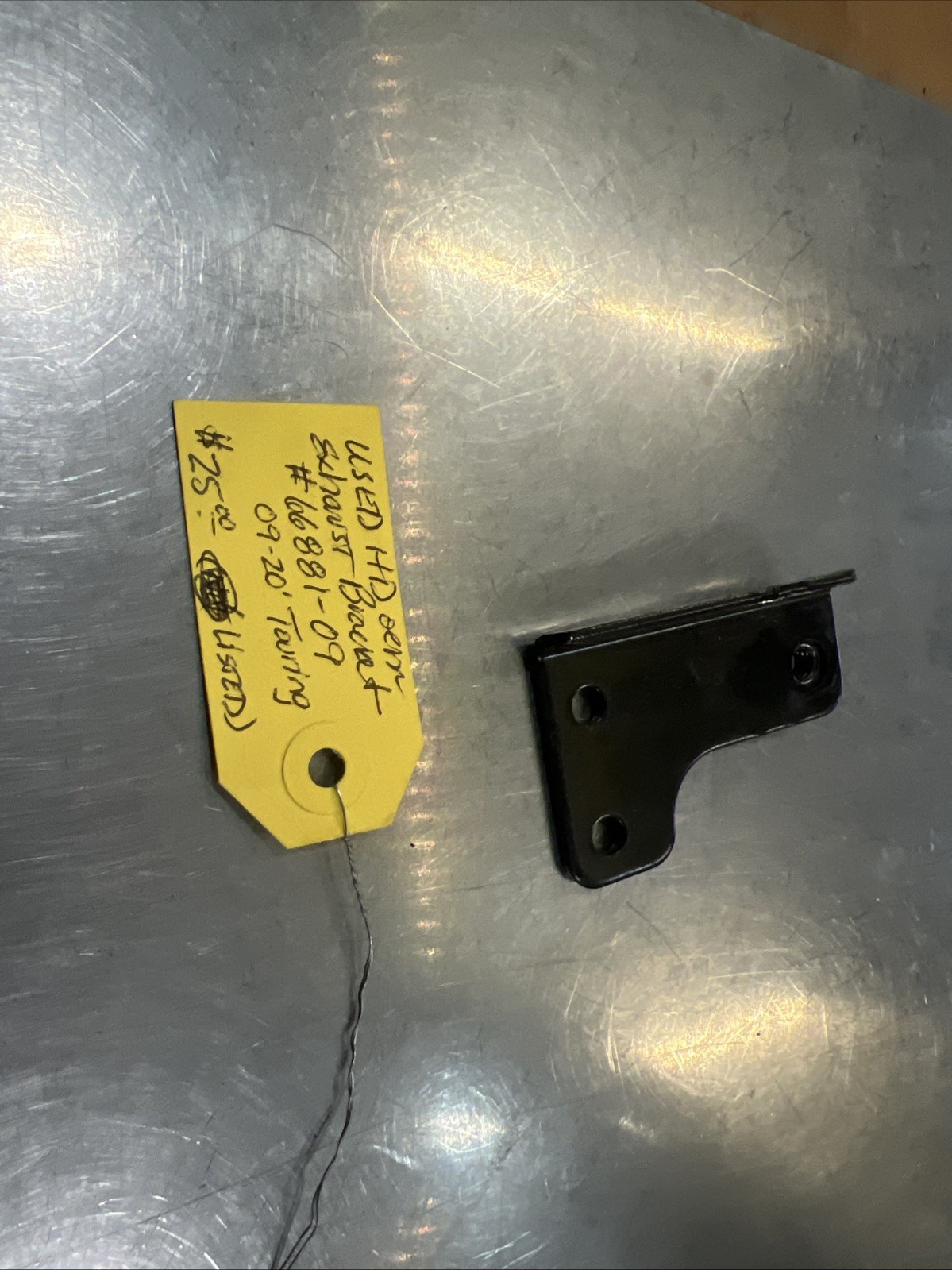 Harley Davidson oem Exhaust Bracket #66881-09