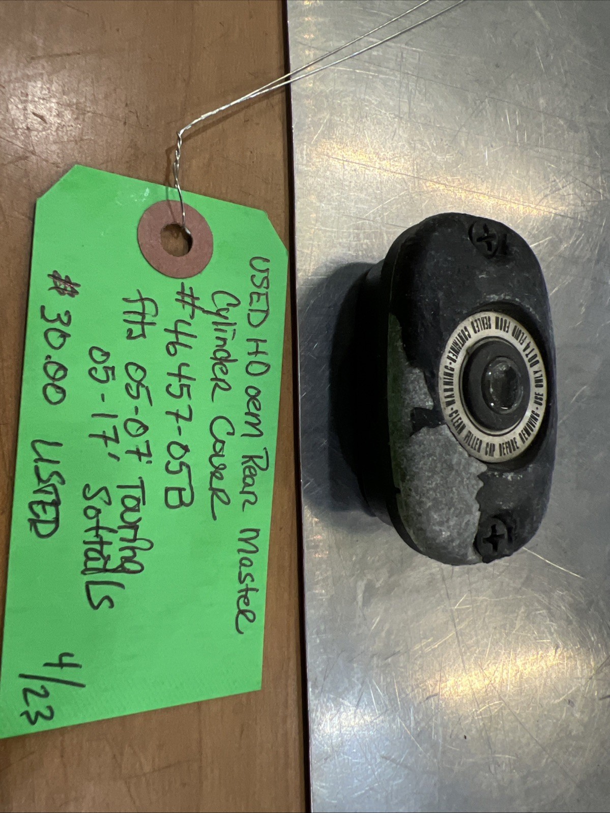 Harley Davidson oem Rear Master Cylinder Cover #46457-05B