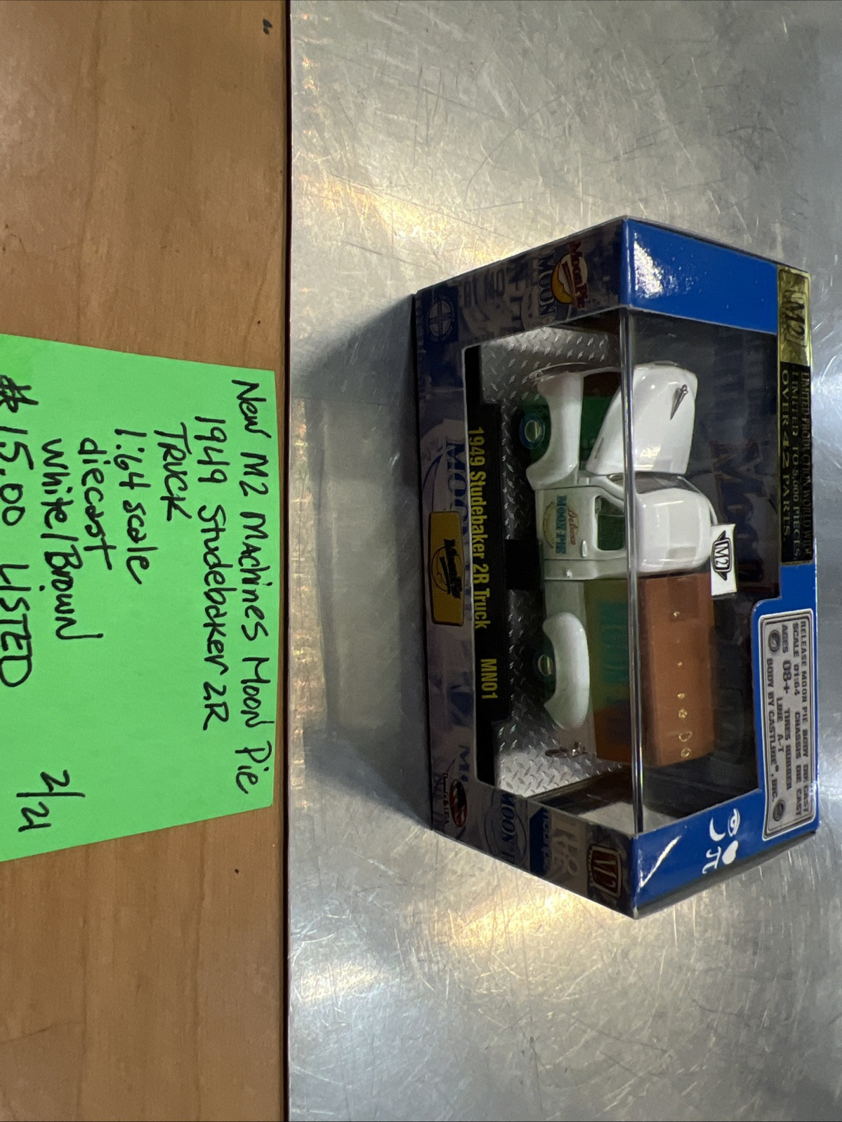 M2 Machines Moon Pie 1949 Studebaker 2R Truck