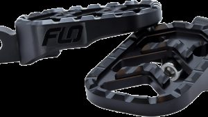 FLO MOTORSPORTS SAVAGE SERIES FOOTPEGS BLACK M8 SOFTAIL