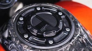 HOFMANN DESIGNS 6PT GAS CAP (NO BREATHER TUBE) `23-24 CVO BLACK